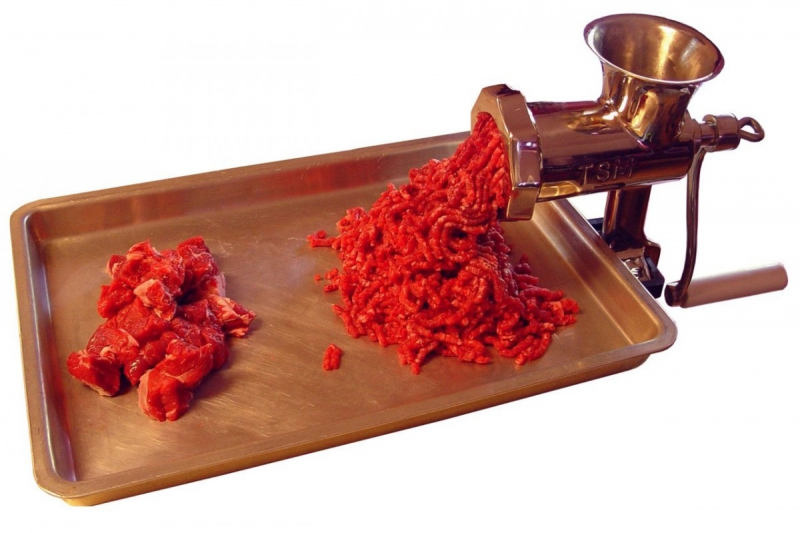 boucherie-GONFARON-min_meat_grinder_meat_mincer_kitchen_appliance_grinder_mincer_hamburger_food_preperation_butcher_shop_tool-1158997
